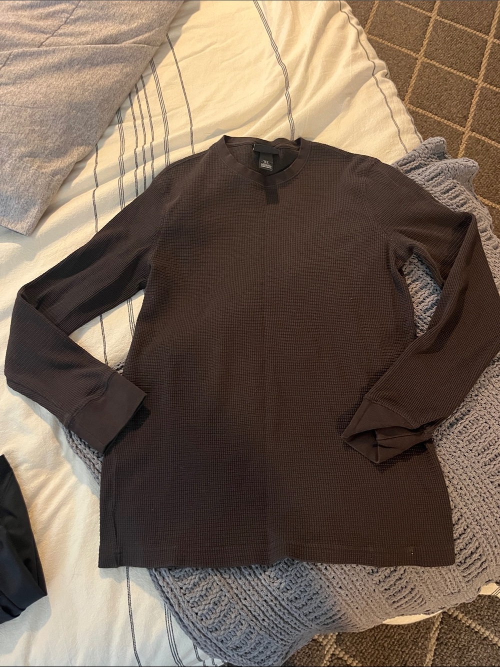 H&M Men's Dark Brown Waffle Crewneck Henley (M)